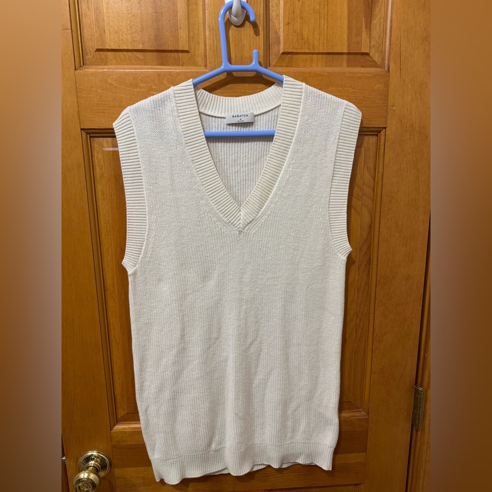 aritzia｜ babaton｜white sweater vest